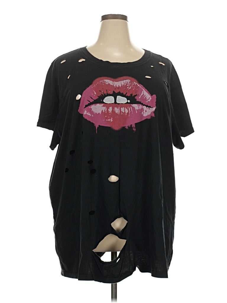 Pre-owned Torrid Short Sleeve T-shirt In Black