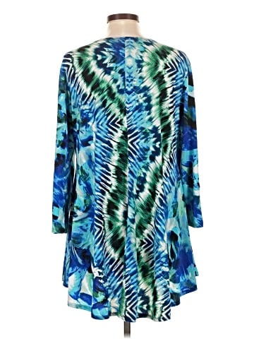 Curvesque 3/4 Sleeve Top (view 2)