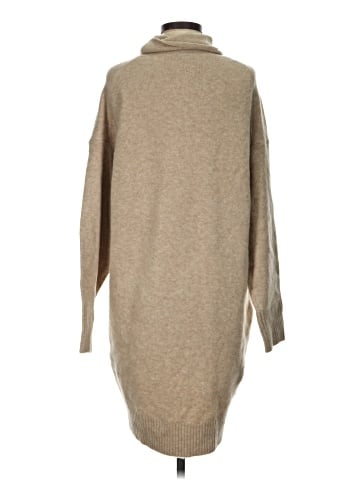 Uniqlo Turtleneck Sweater (view 2)