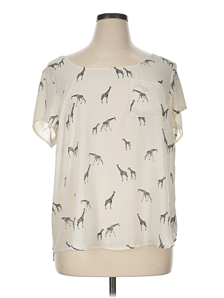 Pre-owned Torrid Short Sleeve T-shirt In Ivory