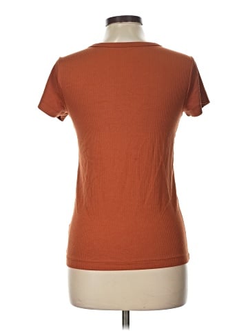 Kohl's Short Sleeve T-Shirt (view 2)