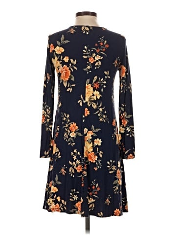 Old Navy Casual Dress (view 2)