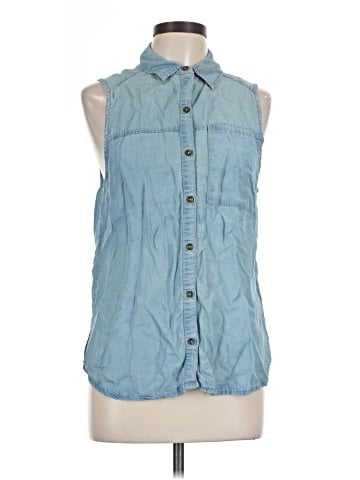 Forever 21 Sleeveless Button-Down Shirt (view 1)