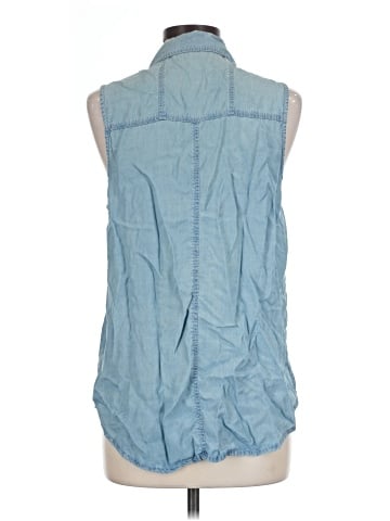 Forever 21 Sleeveless Button-Down Shirt (view 2)