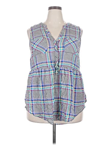 Torrid Sleeveless Button-Down Shirt (view 1)