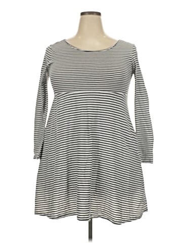 Old Navy Casual Dress (view 1)