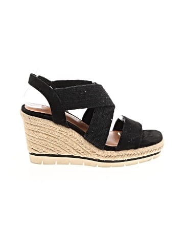 Kelly & Katie Wedges (view 1)