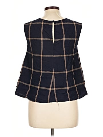 Old Navy Sleeveless T-Shirt (view 2)