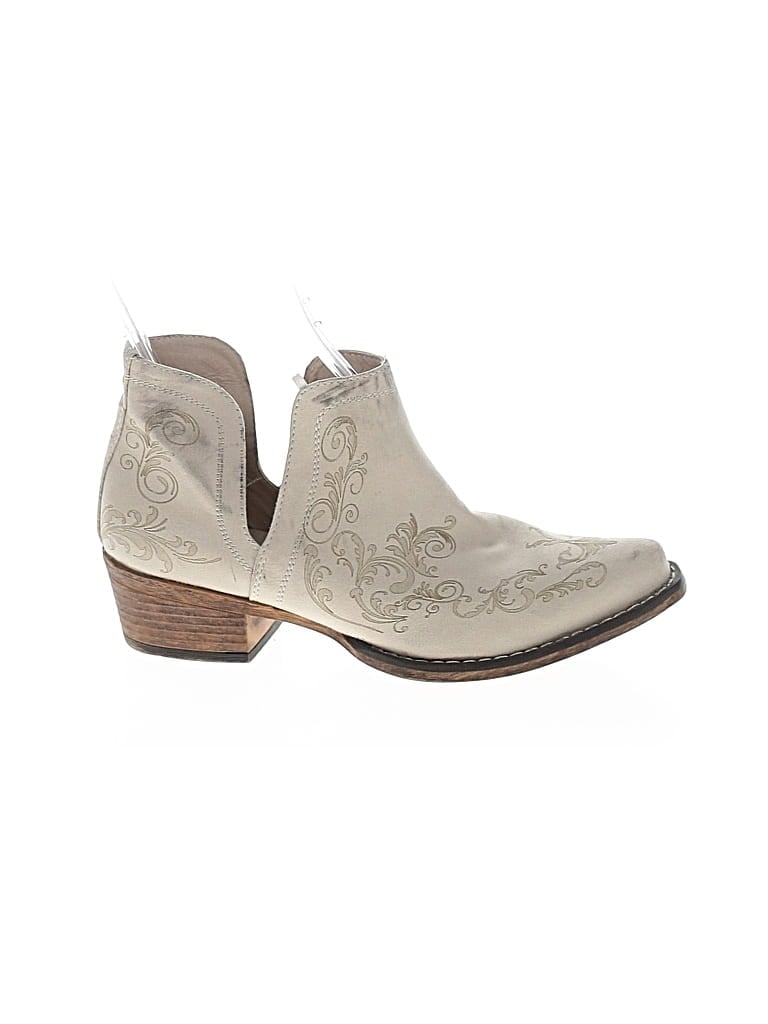 Pre-owned Roper Ankle Boots In Ivory