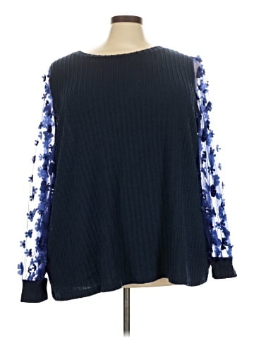 BLOOMCHIC Pullover Sweater (view 1)