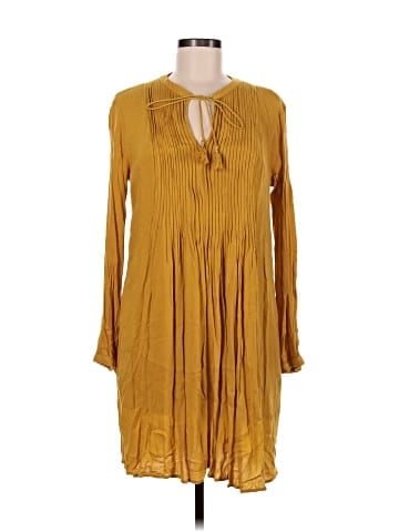 Old Navy Casual Dress (view 1)