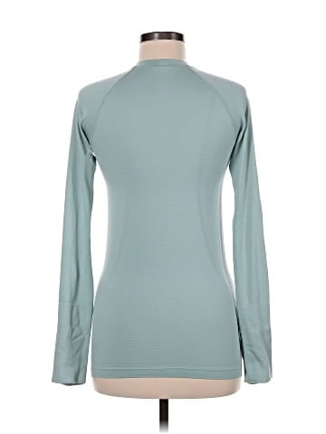 Lululemon Athletica Long Sleeve T-Shirt (view 2)