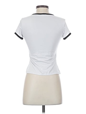 Charlotte Russe Short Sleeve T-Shirt (view 2)