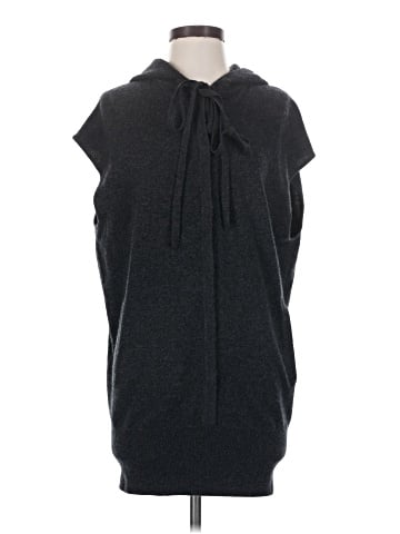 Robbi & Nikki Poncho (view 1)