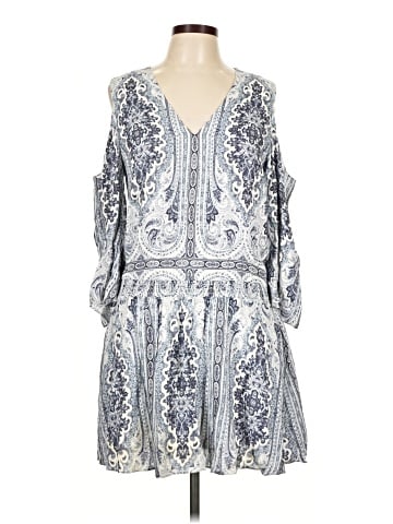 Alice + Olivia Casual Dress (view 1)