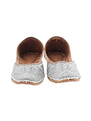Unbranded Flats (view 2)