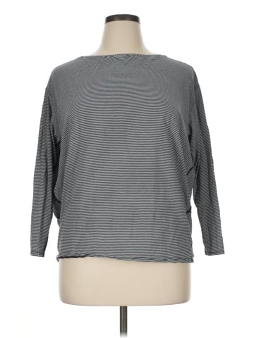 Lululemon Athletica 3/4 Sleeve T-Shirt (view 1)