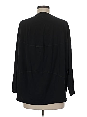 Lululemon Athletica 3/4 Sleeve T-Shirt (view 2)