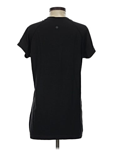 Lululemon Athletica Short Sleeve T-Shirt (view 2)
