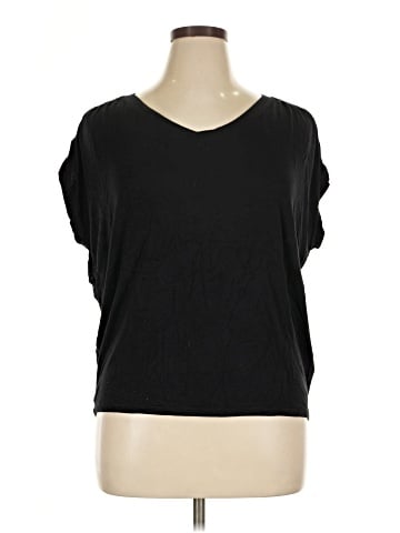 Jennifer Lopez Short Sleeve T-Shirt (view 1)