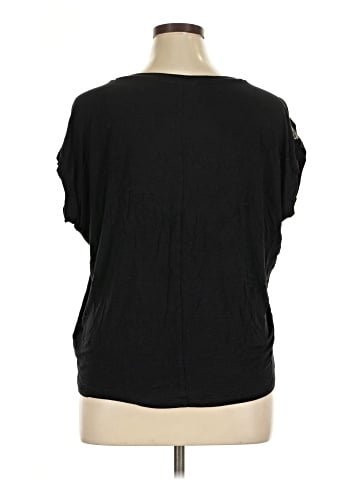 Jennifer Lopez Short Sleeve T-Shirt (view 2)
