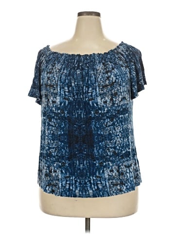 Jennifer Lopez Short Sleeve T-Shirt (view 1)