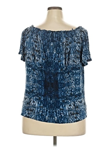Jennifer Lopez Short Sleeve T-Shirt (view 2)