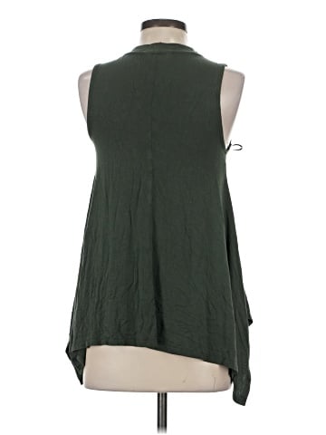Jennifer Lopez Sleeveless Top (view 2)