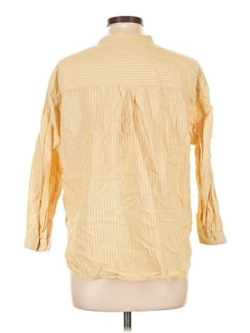 Uniqlo Long Sleeve Button-Down Shirt (view 2)