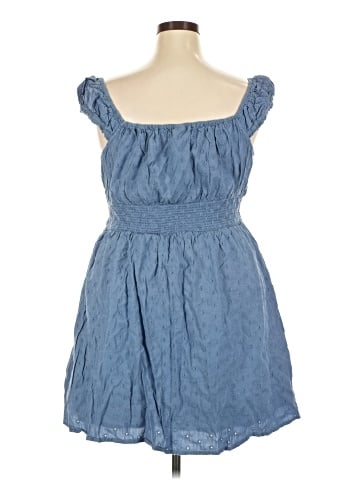 Old Navy Casual Dress (view 2)