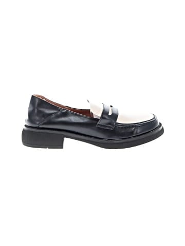 Unbranded Flats (view 1)