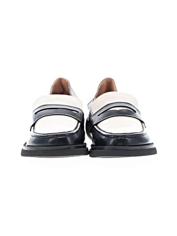 Unbranded Flats (view 2)