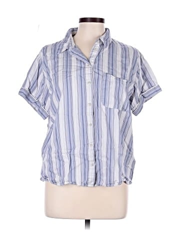 Universal Thread Short Sleeve Button-Down Shirt (view 1)
