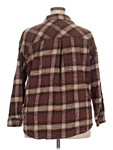 Maurices Long Sleeve Button-Down Shirt (view 2)