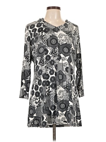 Parsley & Sage 3/4 Sleeve Blouse (view 1)