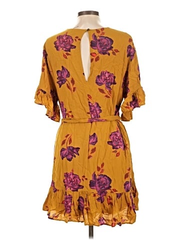 Urban Outfitters Casual Dress (view 2)