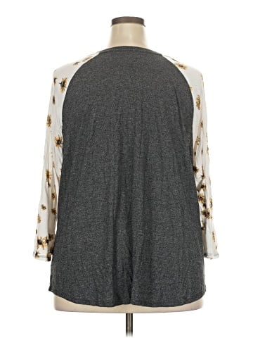 Maurices 3/4 Sleeve T-Shirt (view 2)