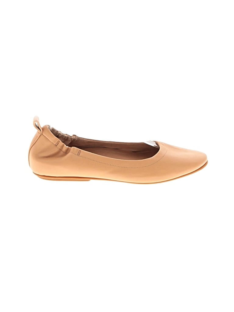 Pre-owned Fitflop Flats In Tan