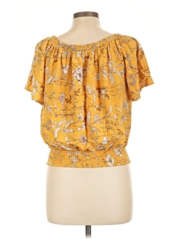 Cupcakes & Cashmere Short Sleeve Blouse (view 2)
