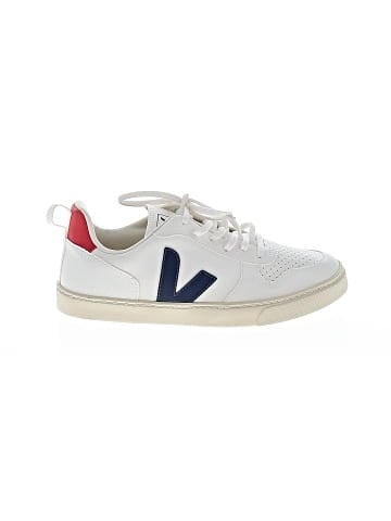 VEJA Sneakers (view 1)
