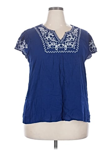 Maurices Short Sleeve T-Shirt (view 1)
