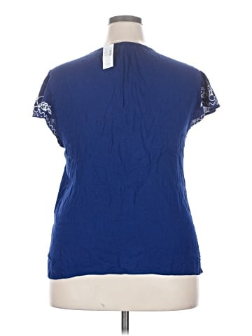 Maurices Short Sleeve T-Shirt (view 2)