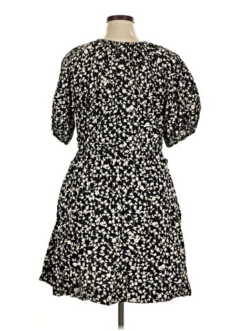 Old Navy Casual Dress (view 2)