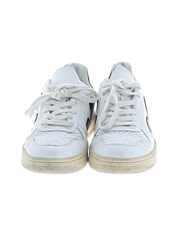 VEJA Sneakers (view 2)