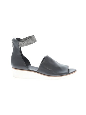 Lori Goldstein Wedges (view 1)