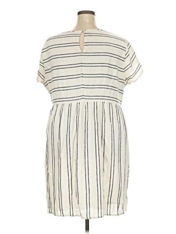Old Navy Casual Dress (view 2)