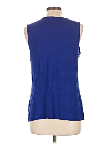 Jennifer Lopez Sleeveless Top (view 2)