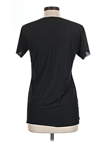 Uniqlo Short Sleeve T-Shirt (view 2)