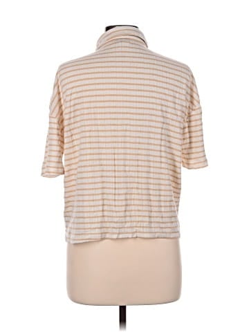 Torrid Short Sleeve Button-Down Shirt (view 2)