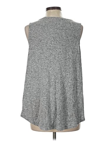 Old Navy Sleeveless T-Shirt (view 2)